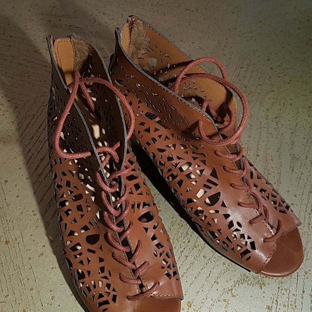 Ladies shoes